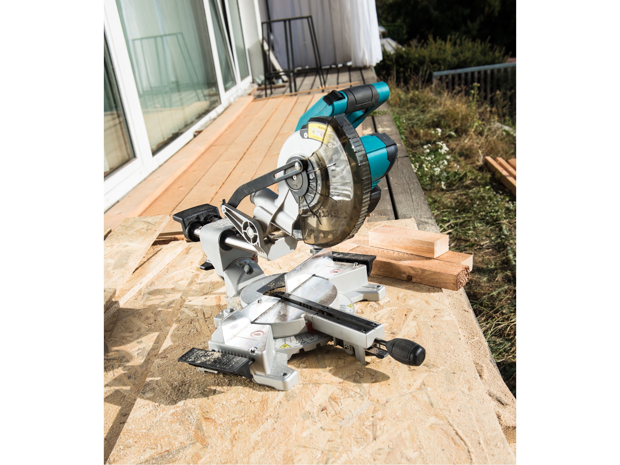 pila pokosová 185mm aku s laserem SHARE20V, BRUSHLESS, 20V Li-ion, 2Ah - Obrázek 20